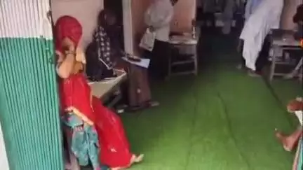 सीकर: बावड़ी गांव में अंत्योदय संबल योजना के तहत शिविर का आयोजन, ग्रामीणों की समस्याओं का हुआ समाधान