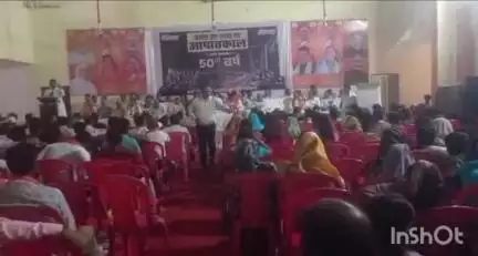 प्रतापपुर: आपातकाल की 50वीं वर्षगांठ पर मंगल भवन प्रतापपुर में मनाया गया संविधान हत्या दिवस, मीसा बंदियों का हुआ सम्मान