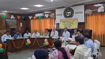 फर्रुखाबाद: बाढ़ के बचाव को लेकर फतेहगढ़ कलेक्ट्रेट में आपदा प्रबंधन के उपाध्यक्ष ने की बैठक, बच्चों को तैराकी सीखने के दिए निर्देश