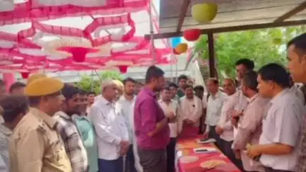 जहाज़पुर: कुराड़िया शिविर में जिला कलेक्टर ने विधायक गोपीचंद के साथ मिलकर वितरित किए किट