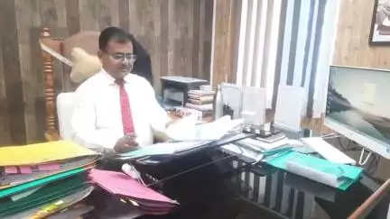 औरंगाबाद: राजस्व सुधार में औरंगाबाद की बड़ी उपलब्धि, राज्यस्तरीय रैंकिंग में मिला तीसरा स्थान, डीएम ने सभी कर्मियों को दी बधाई