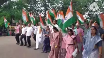 खैरागढ़ में आपातकाल की 50वीं वर्षगांठ पर लोकतंत्र सेनानियों का सम्मान और फोटो प्रदर्शनी का आयोजन