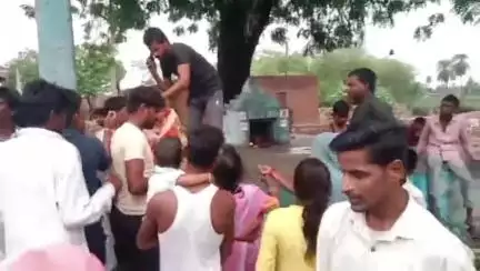 रन्नौद: बाढ़ प्रभावित देहरदा गांव में जरूरतमंदों को खाने के पैकेट वितरित किए गए