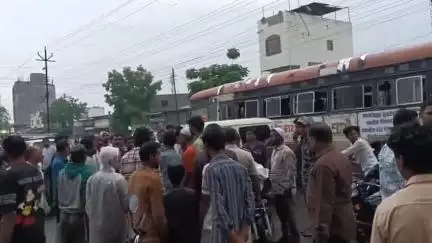धुळे: चाळीसगावरोड परिसरात नशेत धिंगाणा घालणाऱ्या व्यक्तीकडून पंचर दुकानदारावर चाकू हल्ला