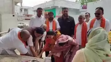 अभनपुर: अभनपुर विधानसभा क्षेत्र नवापारा में लाखों रुपए के विकास कार्यों का भूमिपूजन और लोकार्पण विधायक इंद्र कुमार साहु ने किया