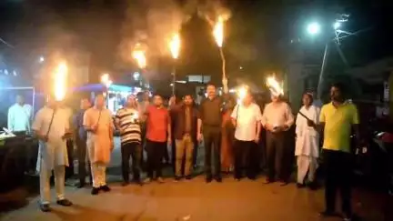जशपुर: जशपुर के वशिष्ट कम्यूनिटी हाल में आपातकाल की 50वीं वर्षगांठ पर मीसाबंदियों को किया गया सम्मानित