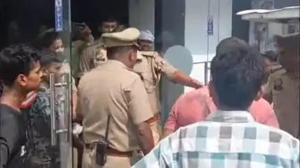 गोंडा: मेडिसन हॉस्पिटल में प्रसूता की मौत से भड़के परिजन, अस्पताल स्टाफ से हुई झड़प