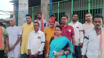 देवरी: चतरो: भाजपा कार्यकर्ताओं ने काला दिवस के रूप में काली पट्टी बांधकर 2 मिनट का मौन रखा