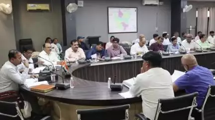 आज़मगढ़: डीएम रविंद्र कुमार ने कहा, आइजीआरएस पोर्टल पर प्राप्त शिकायतों का गुणवत्ता युक्त निस्तारण करें, डिफाल्टर नहीं होने चाहिए