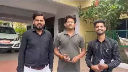 राजगढ़: राजगढ़: कुंडलिया गांव के ग्रामीणों ने दबंगों द्वारा ज़मीन पर ट्रैक्टर चलाने की एसपी से शिकायत की