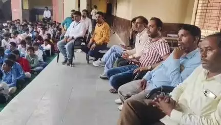 घट्टिया: सांदीपनि शासकीय विद्यालय घट्टिया में आपातकाल की 50वीं बरसी पर 'संविधान हत्य' पर कार्यक्रम