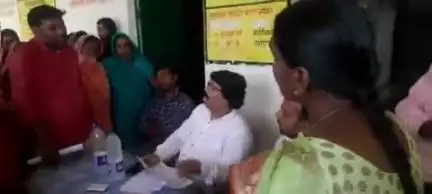 रामगढ़: रामगढ़/सिमरा प्रावि परिसर में आंगनवाड़ी सहायिका चयन को लेकर बीडीओ की मौजूदगी में ग्राम सभा आयोजित