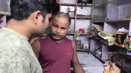 रजौली: जनरल स्टोर में बिक रही थी शराब, उत्पाद बलों ने दुकान से शराब बरामद की, दुकानदार को किया गिरफ्तार