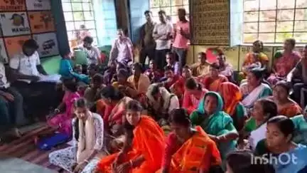 कुंडहित: प्रसादपुर में हुई आमसभा, रूपाली बनीं सेविका