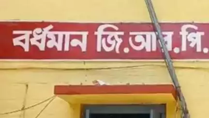 বর্ধমান ১: চোরাই মোবাইল সহ দুই যুবককে তালিত স্টেশনের ৩-৪ প্ল্যাটফের্ম থেকে গ্রেপ্তার করে বর্ধমান GRP