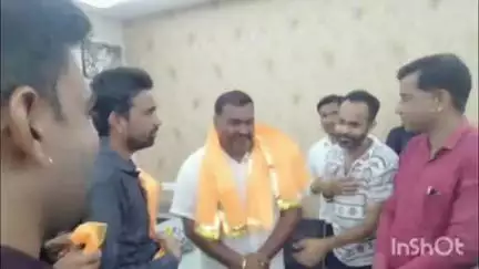 वल्लभनगर: डबोक में राजस्थान पंचायत शिक्षक एवं विद्यालय सहायक संघ ने अपनी मांगों को लेकर वल्लभनगर विधायक डांगी से की मुलाकात