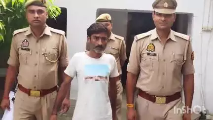 एटा: मारहरा दरवाजा इस्लामनगर निवासी शातिर वारंटी को मादक पदार्थों के मामले में कोतवाली नगर पुलिस ने किया गिरफ्तार