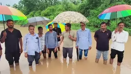 નાંદોદ: કરાઠા ગામે પાણી વરસાદી પાણી ભરાઈ જતા ખેડૂતો ને કરોડો નુકસાન તેવી વાત કરી રહ્યા છે #Jansamasya