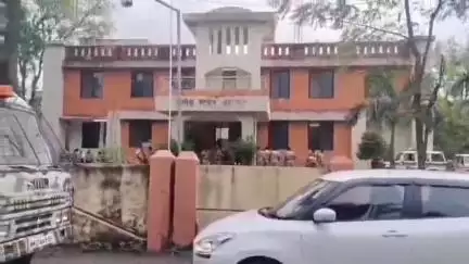 अमरावती: रासेगावमध्ये जुन्या वादातून कुऱ्हाडीने हल्ला; वडील–मुलाविरोधात गुन्हा दाखल