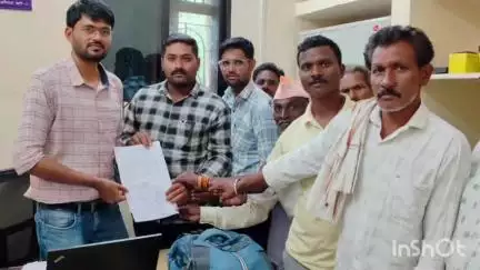 चंद्रपूर: सिन्देवाही - टेकारी रस्त्याची दुरावस्था, उपविभागीय अभियंत्यांना निवेदन