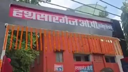 हाजीपुर: हस्तारगंज ओपी में छड़ दिवाली का उद्घाटन हेडक्वार्टर डीएसपी ने किया