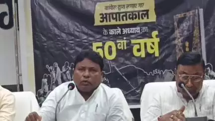 बरहज: विकास भवन में आपातकाल की 50वीं वर्षगांठ पर हुई प्रेस वार्ता, प्रभारी मंत्री रहे गैरहाजिर