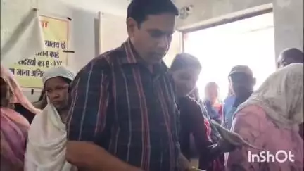 झगराखांड में राशन लेने उमड़ी भीड़, OTP सिस्टम बनी परेशानी की जड़