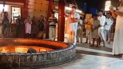 खंडवा नगर: खंडवा के दादा दरबार में धूनी माई की महा आरती की गई