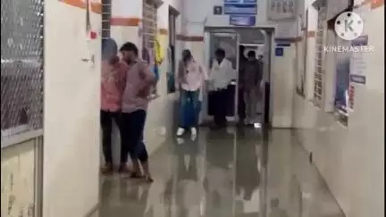 नीमच नगर: तेज बारिश से जिला चिकित्सालय नीमच के प्रसव वार्ड में भरा पानी, व्यवस्था की खुली पोल