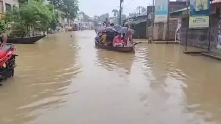 শালবনি: ঘাটালে বন্যার জলস্তর অনেকটাই নেমেছে বলে জানালেন SDO