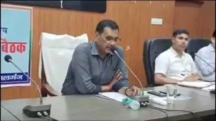 गोपालगंज: समाहरणालय सभागार में विशेष पुनरीक्षण कार्यक्रम को लेकर डीएम ने राजनीतिक दलों के साथ बैठक की
