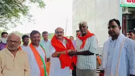 पचरुखी: पचरुखी चीनी मिल मोड़ पर भाजपा प्रदेश मंत्री का भव्य स्वागत किया गया