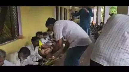 बड़ौत के पंचमुखी मंदिर में गोस्वामी परिवार द्वारा आयोजित विशाल भंडारे में सैकड़ो श्रद्धालुओं ने किया भोजन
दहिया