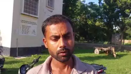 धमदाहा: प्रखंड के प्राथमिक विद्यालय नीरपुर बरान के प्रधान पर अनियमितता का आरोप लगाकर ग्रामीणों ने किया हंगामा