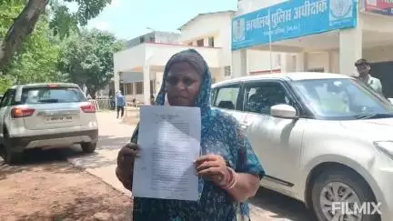 मुरैना नगर: जौरा खुर्द की महिला ने भाजपा के पूर्व जिलाध्यक्ष के खिलाफ एसपी ऑफिस में शिकायत दर्ज कराई, लगाए आरोप