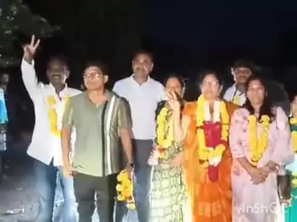 માંગરોળ: વાંકલ ગ્રામ પંચાયત ની ચૂંટણીમા સરપંચ પદે અનિતાબેન ઠાકોરભાઈ ચૌધરી નો 1079 મત ની  લીડ થી વિજય થતા ઠેર ઠેર અભી વાદન કરાયું