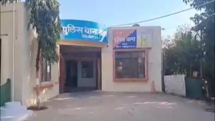 सोहागपुर: ग्राम तिगड़ा में 3 आरोपियों ने 50 वर्षीय व्यक्ति की टपरिया में तोड़फोड़ कर मारपीट की, पुलिस ने मामला दर्ज किया