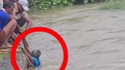 खेड: कडूस येथे खेकडे पकडताना प्रवाहित नदीत पडलेल्यास जीवनदान