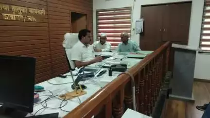 अंबड: अंबड तहसील कार्यालयात तलाठी मंडळ अधिकारी कर्मचाऱ्यांची बैठक संपन्न तहसीलदार विजय चव्हाण यांची माहिती