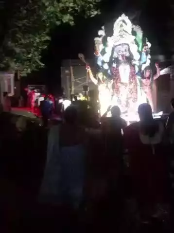 মুরারই ২: জাজিগ্রাম হাই স্কুল পাড়ার তারা ঠাকুর শোভাযাত্রার মাধ্যমে নিরঞ্জন করা হল জাজিগ্রামে কালাহা পুকুরে