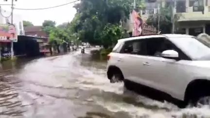 शाहबाद: शाहबाद हुड्डा सेक्टर 2 में पानी निकासी न होने से घुटनों तक भरा पानी, नगर पालिका अध्यक्ष ने जल्द समाधान का आश्वासन दिया