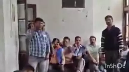 नैनीताल: नगर पालिका कर्मचारियों ने भविष्य निधि (ईपीएफ) की मांग को लेकर किया धरना प्रदर्शन
