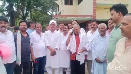 देवरी: कांग्रेस प्रदेश अध्यक्ष ने देवरी प्रखंड के चतरो में कार्यकर्ताओं से मुलाकात कर उनका हाल-चाल जाना