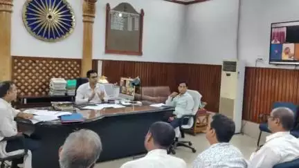 मोतिहारी: निर्वाचक सूची के विशेष गहन पुनरीक्षण एवं पुनरीक्षण पूर्व गतिविधि के तहत मतदान केन्द्रों के युक्तिकरण पर बैठक