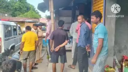 नरपतगंज: नरपतगंज हॉस्पिटल चौक स्थित खाद दुकान पर दो पक्षों के बीच हुई झड़प, मौके पर पहुंची पुलिस ने स्थिति को किया नियंत्रण