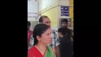 करनैलगंज: महिला आयोग की सदस्य ने करनैलगंज सीएचसी का किया निरीक्षण, परिसर में गंदगी देखकर लगाई फटकार