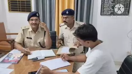 पकरीबरावां: पकरीबरावां सर्किल इंस्पेक्टर ने पकरीबरावां थाना का किया निरीक्षण, अनुसंधान कर्ता से कांडों का किया रिव्यू