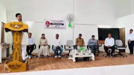 बड़नगर: विधायक बडनगर के भारत रत्न अटल बिहारी वाजपेई विद्यालय में आपातकाल संविधान हत्या दिवस कार्यक्रम में शामिल हुए