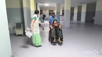 मुशहरी: सदर अस्पताल के आईसीयू में भर्ती मरीज ऑक्सीजन नहीं मिलने पर हालत बिगड़ी, परिजन ने किया हंगामा। #jansamsya
