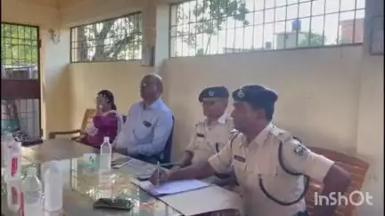 पुरैनी: पुरैनी थाना परिसर में मुहर्रम त्यौहार को लेकर बुधवार को शांति समिति की बैठक की गई आयोजित